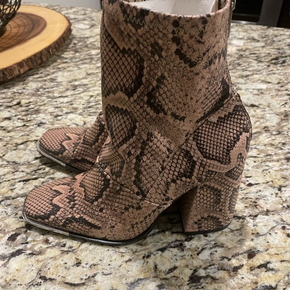 Snake skin ankle boots 9 - Picture 3 of 5